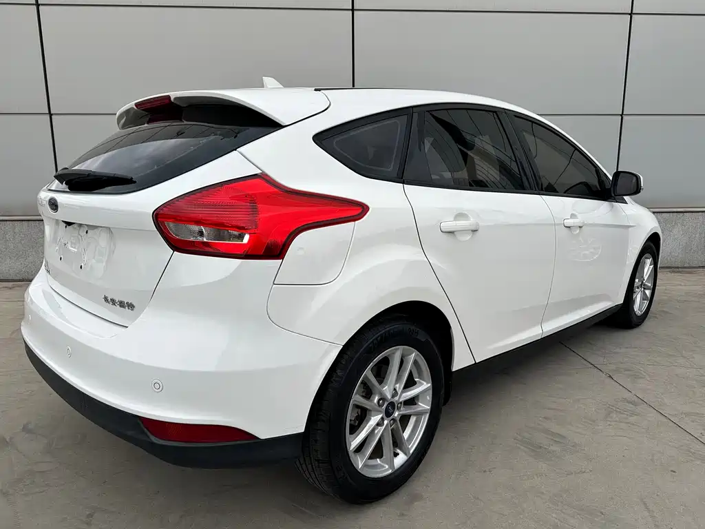 Ford Focus 2017 — фото 23