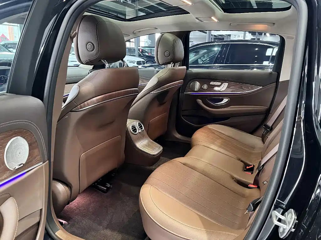 Mercedes-Benz E-Class 2023 — фото 4