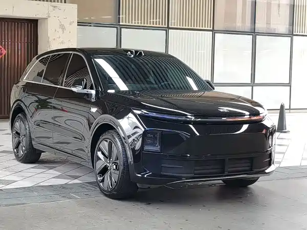 Li Auto L6 2025