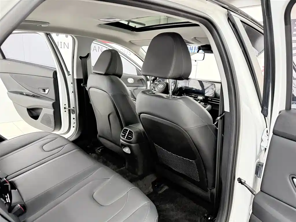 Hyundai Elantra 2024 — фото 15