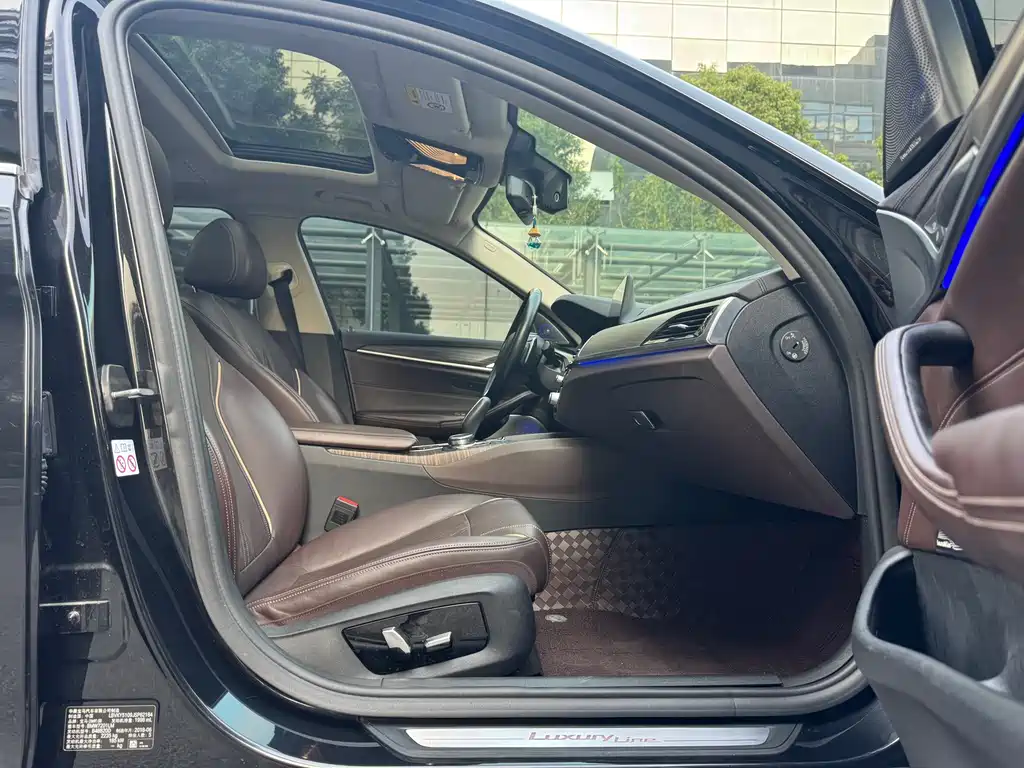 BMW 5 Series 2018 — фото 12