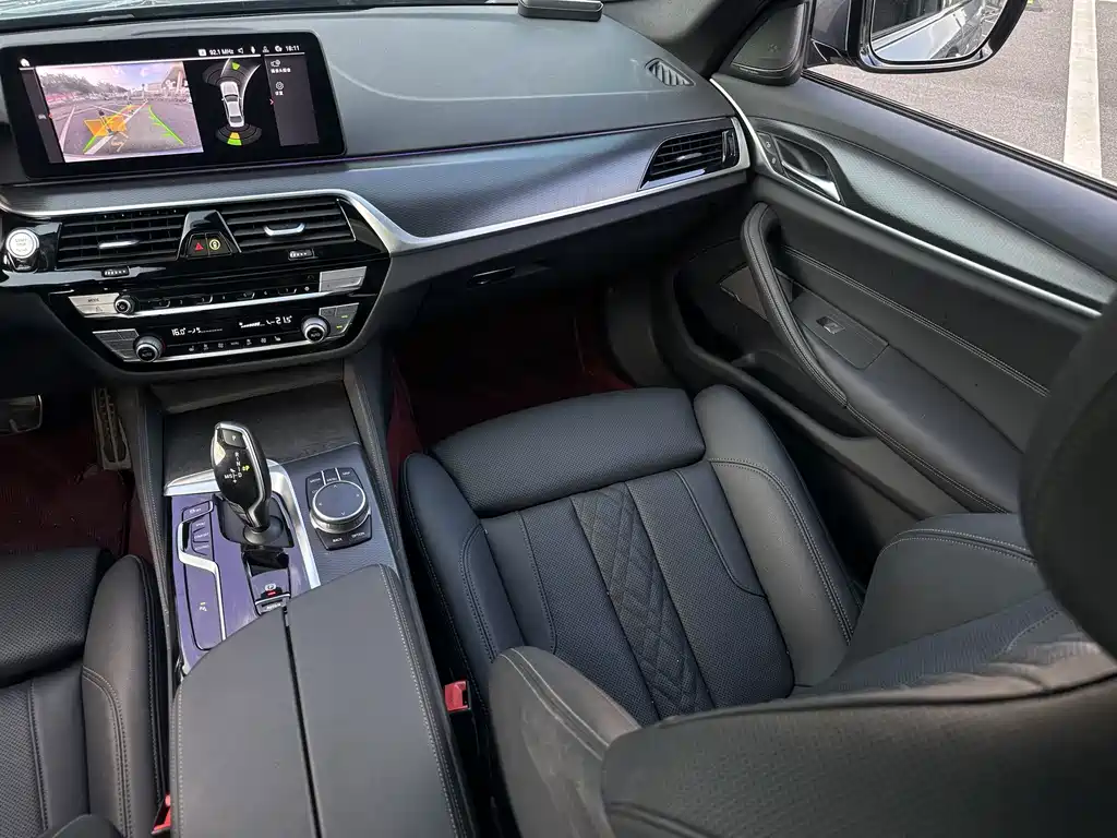 BMW 5 Series 2021 — фото 15