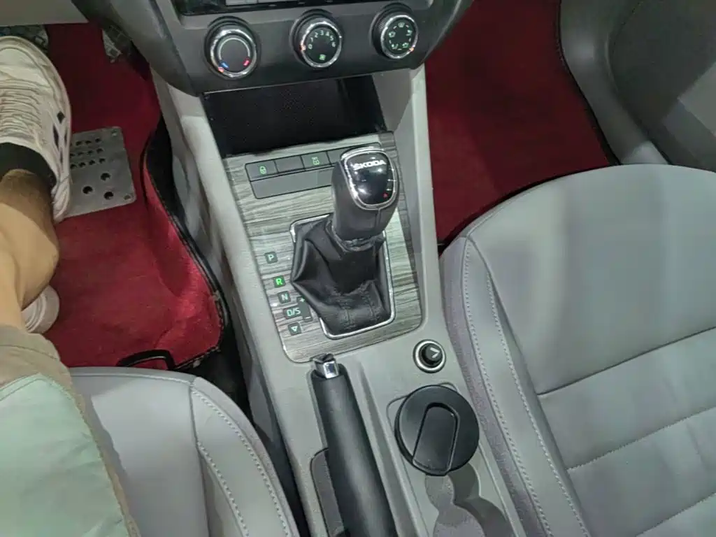 Skoda Octavia 2015 — фото 14