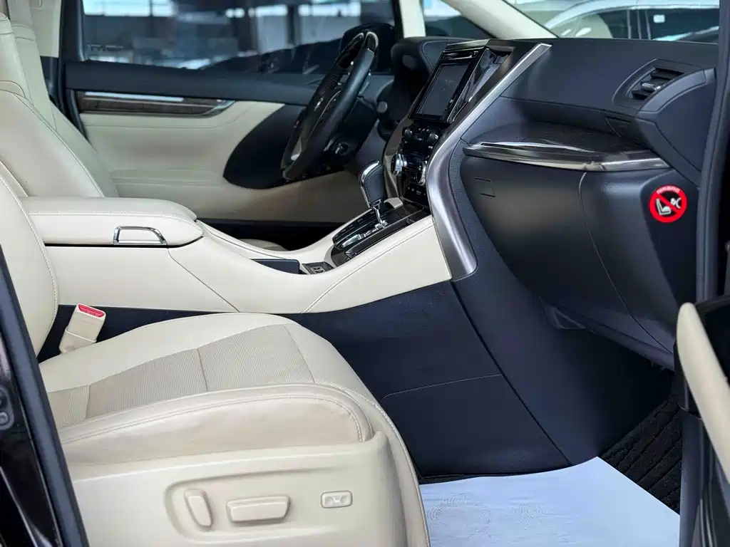 Toyota Alphard 2018 — фото 14