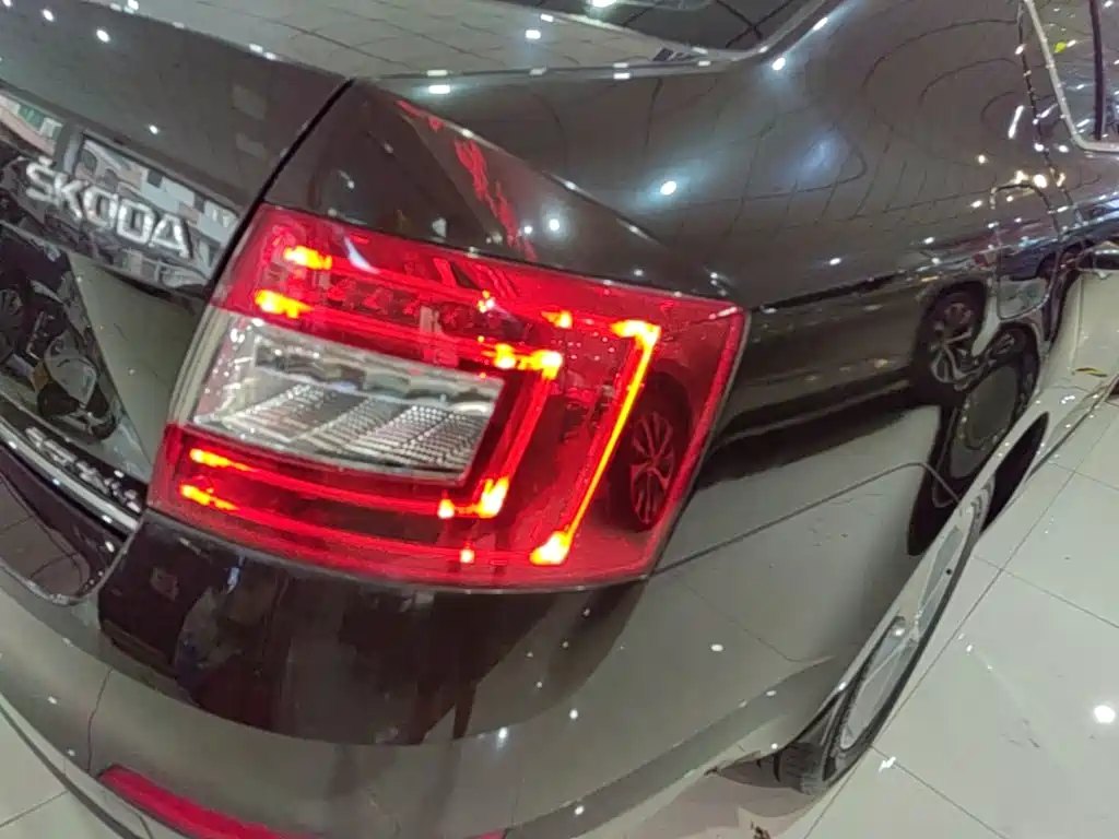 Skoda Octavia 2015 — фото 8