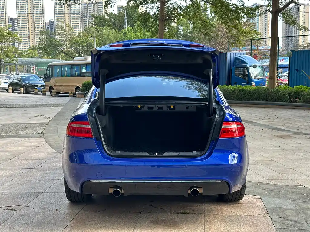 Jaguar XEL 2018 — фото 16