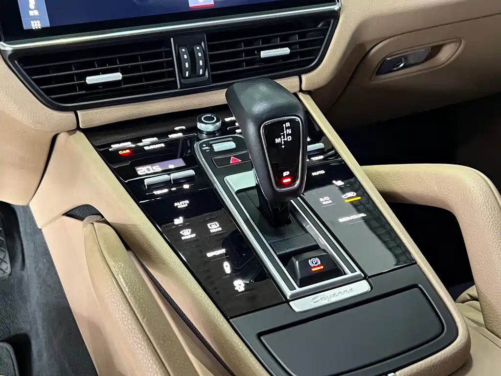 Porsche Cayenne 2018 — фото 12