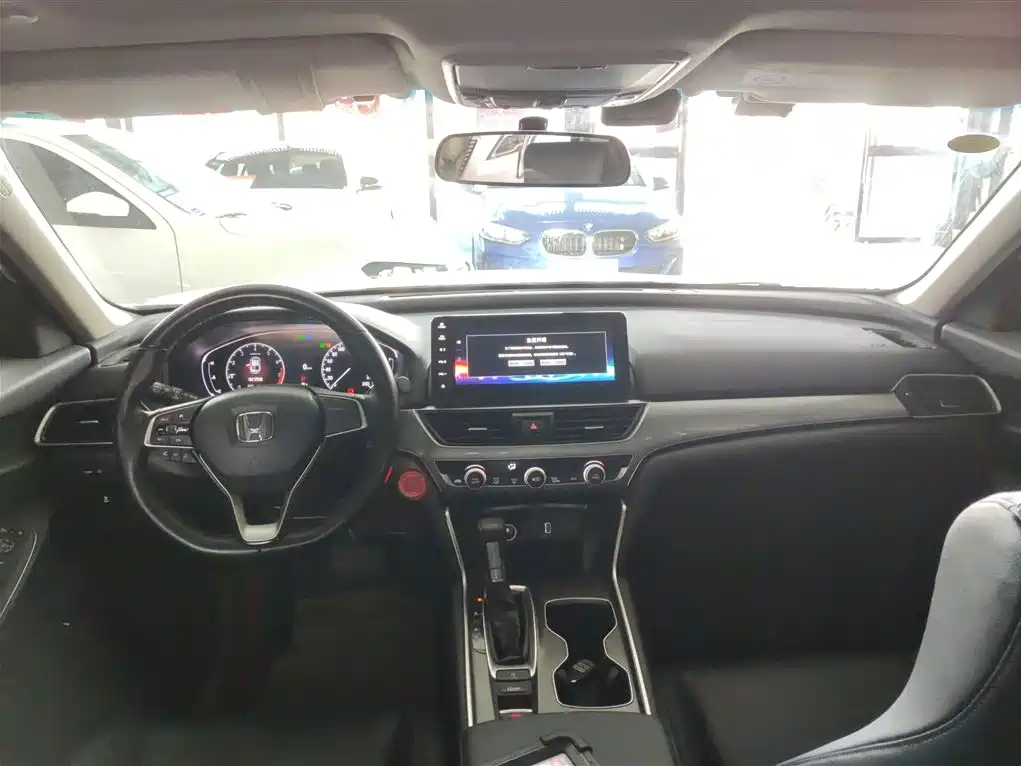 Honda Accord 2022 — фото 10