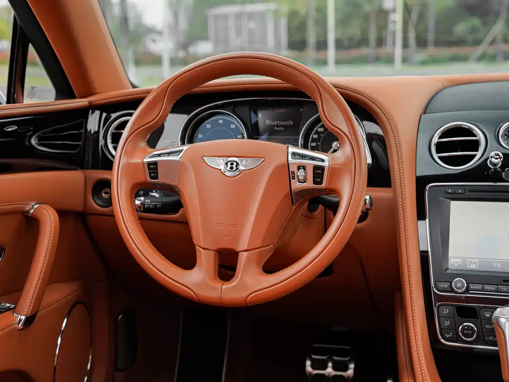 Bentley Flying Spur 2018 — фото 19