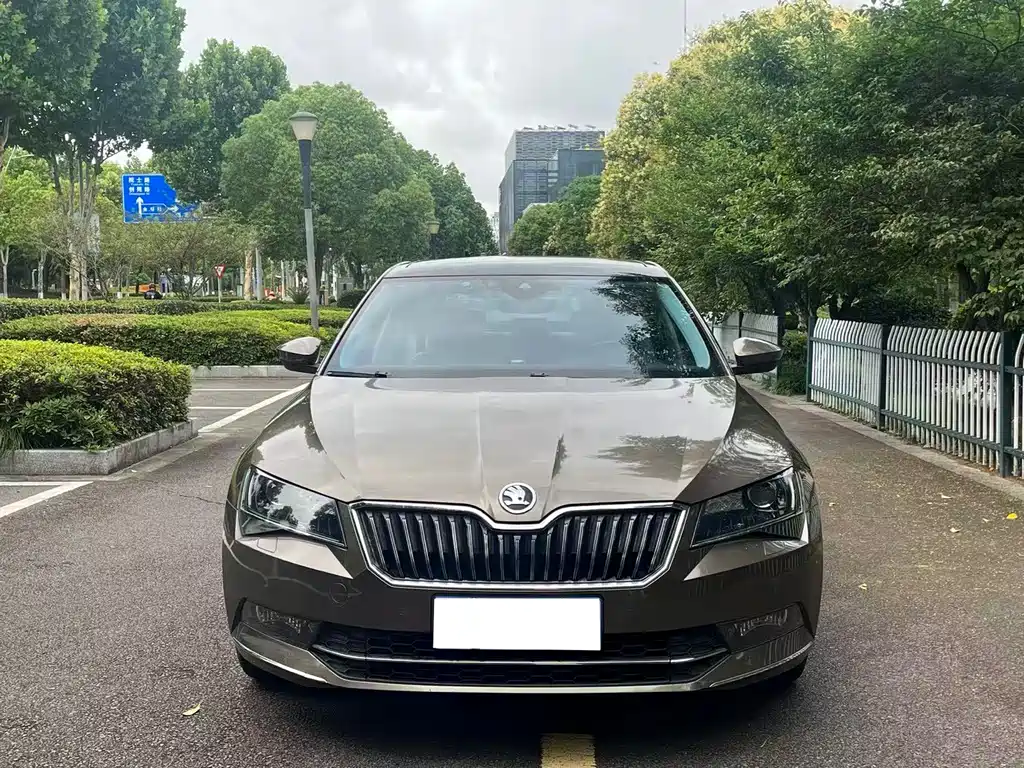 Skoda Superb 2017 — фото 2