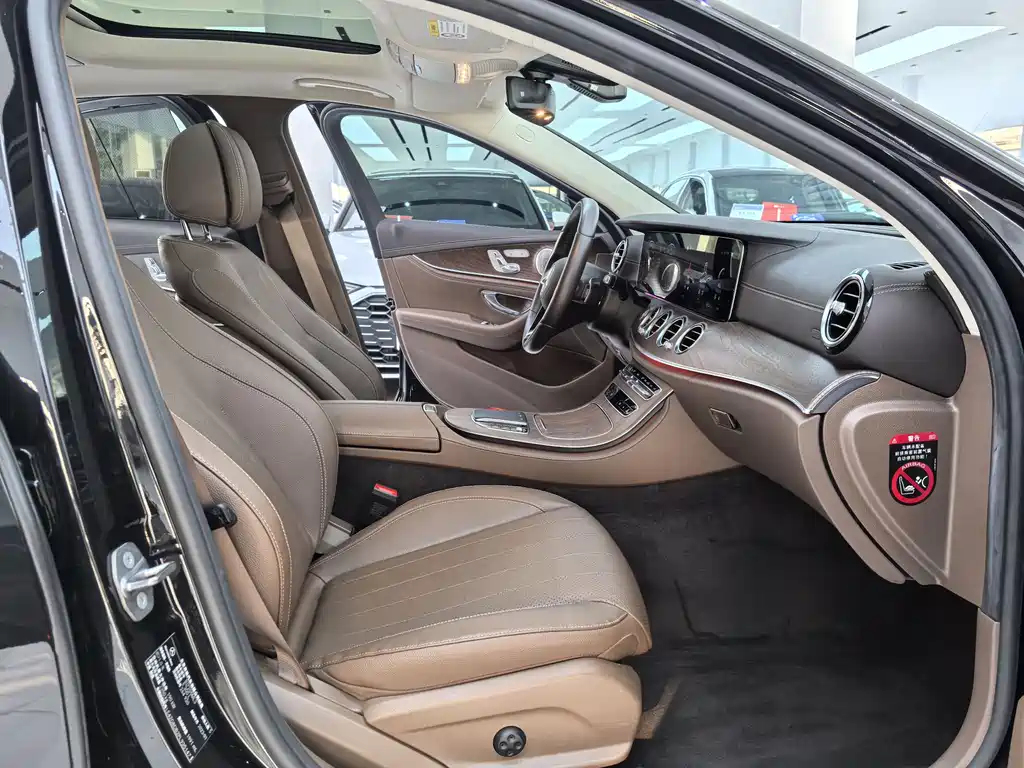 Mercedes-Benz E-Class 2023 — фото 6
