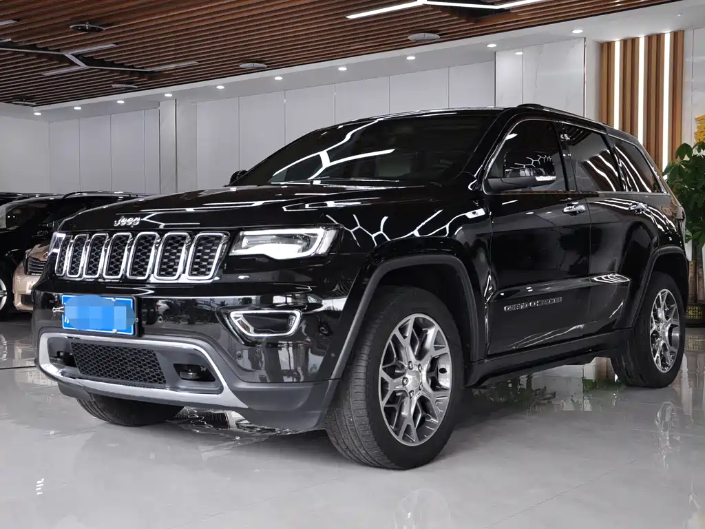 Jeep Grand Cherokee 2022 — фото 1