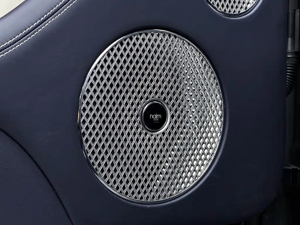 Bentley Bentayga 2023 — фото 12