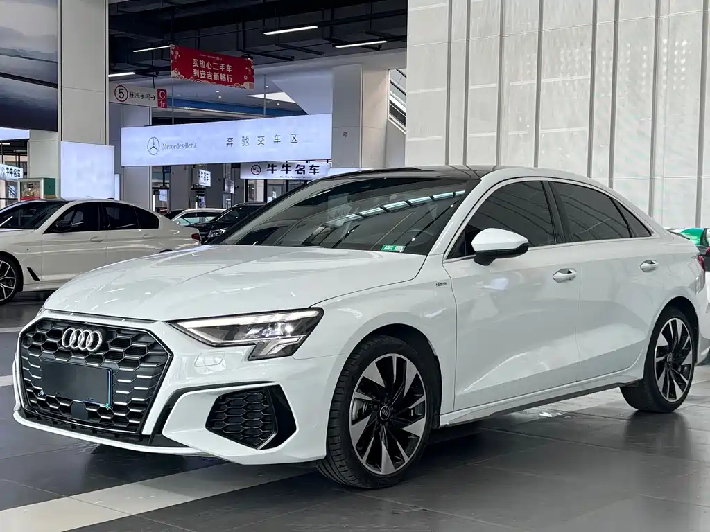 Audi A3 2023 — фото 1