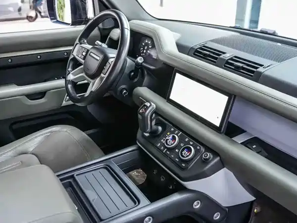 Land Rover Defender 2020