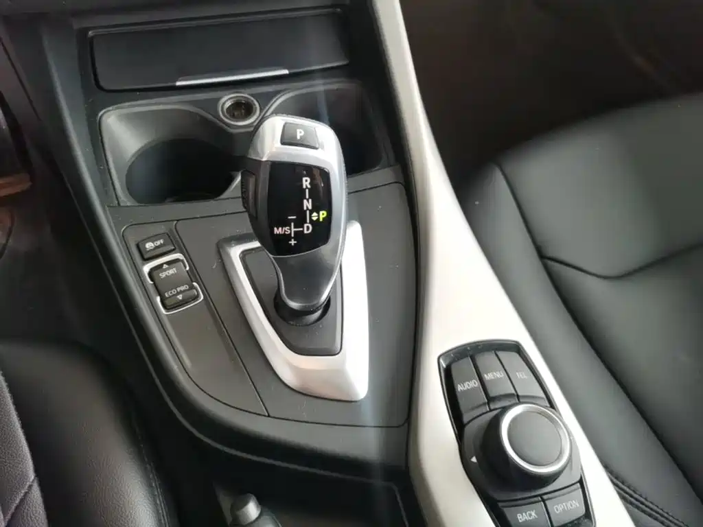 BMW 1 Series 2017 — фото 14