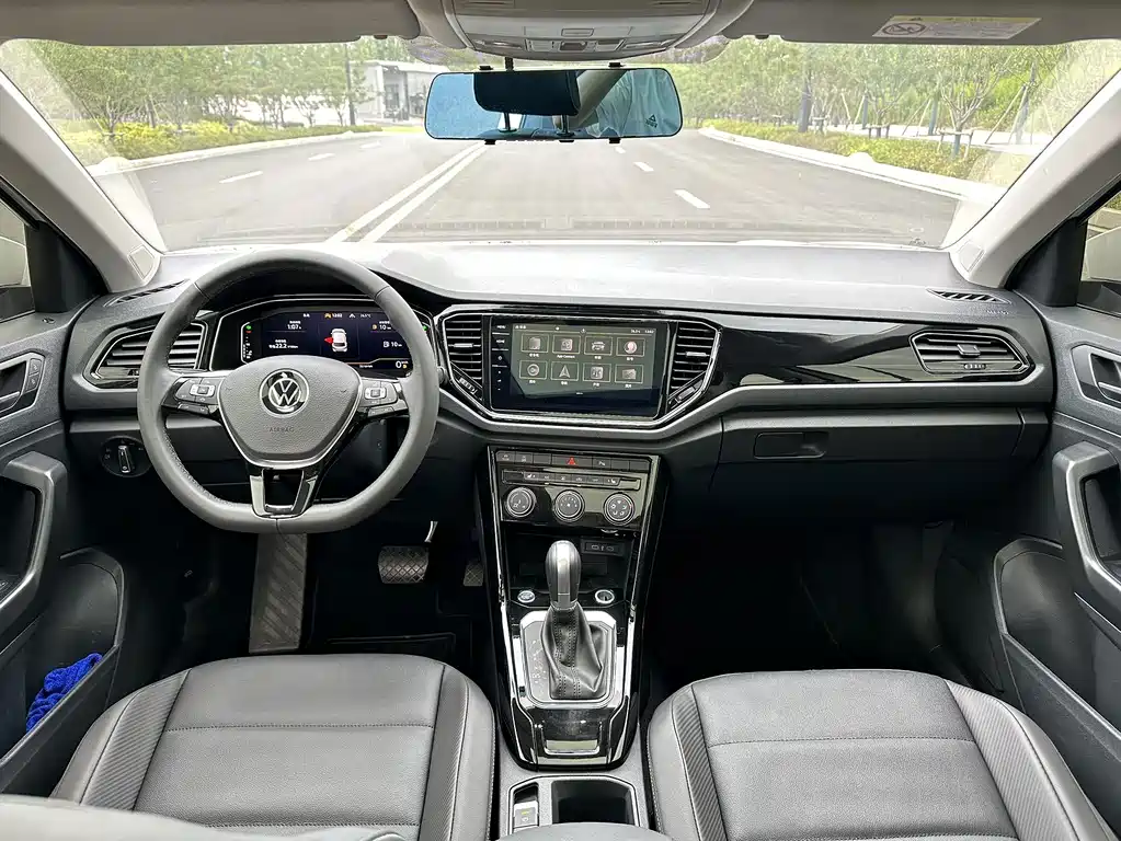 Volkswagen T-Roc 2023 — фото 10