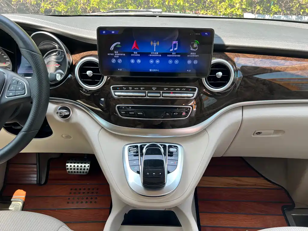 Mercedes-Benz V-Class 2020 — фото 11