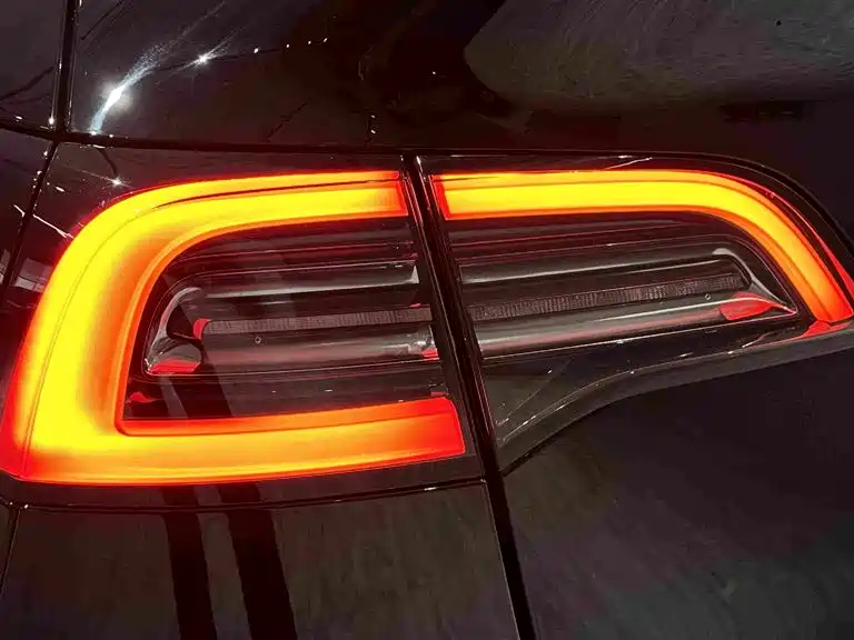 Tesla Model Y 2023 — фото 12