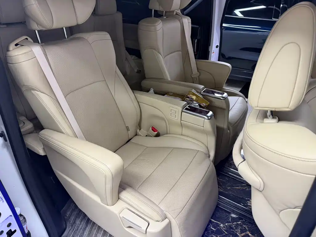 Toyota Alphard 2018 — фото 10