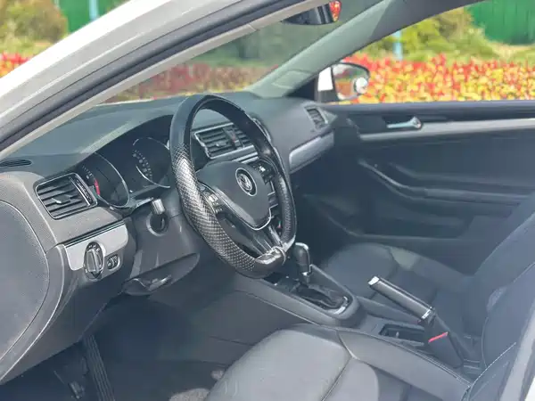 Volkswagen Sagitar 2018
