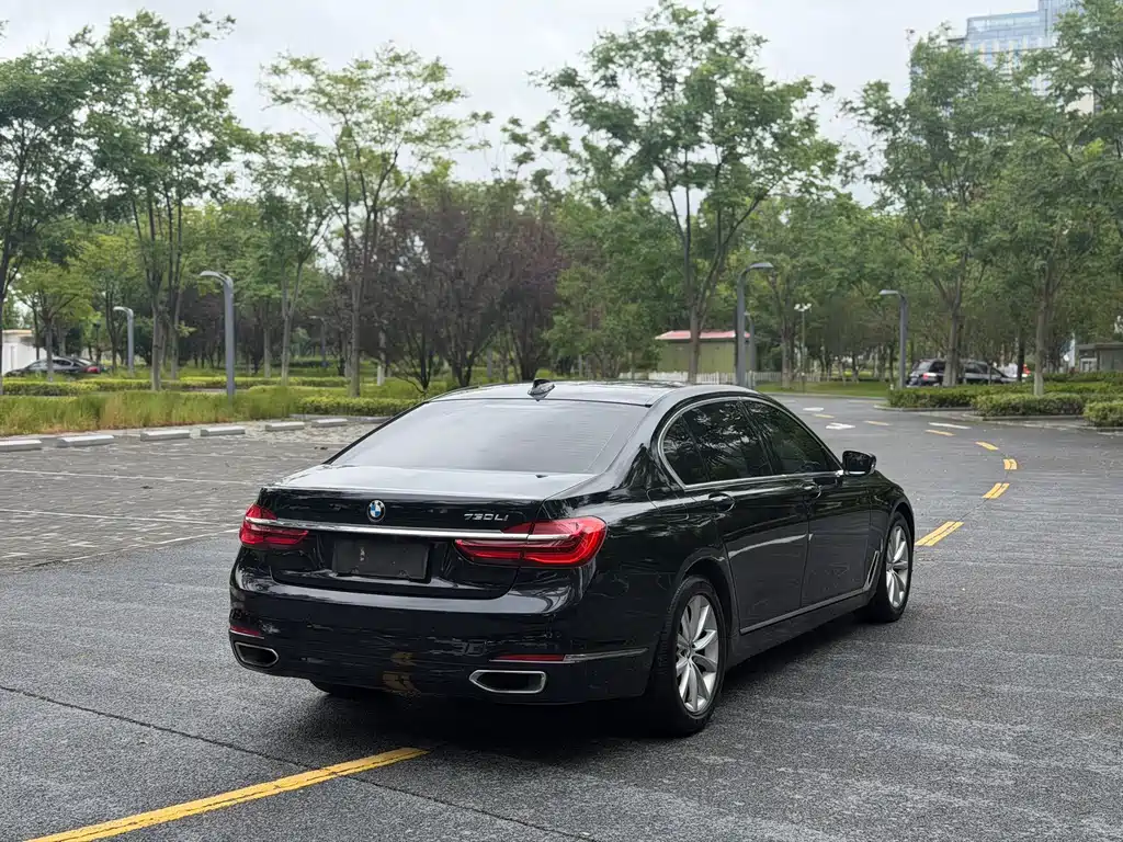 BMW 7 Series 2016 — фото 13