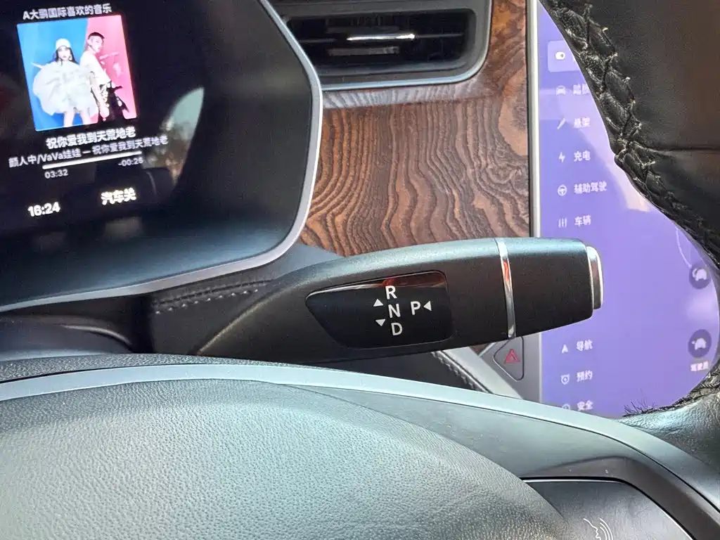 Tesla Model X 2019 — фото 14
