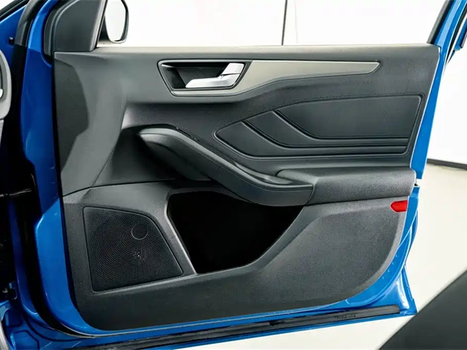 Ford Focus 2019 — фото 15