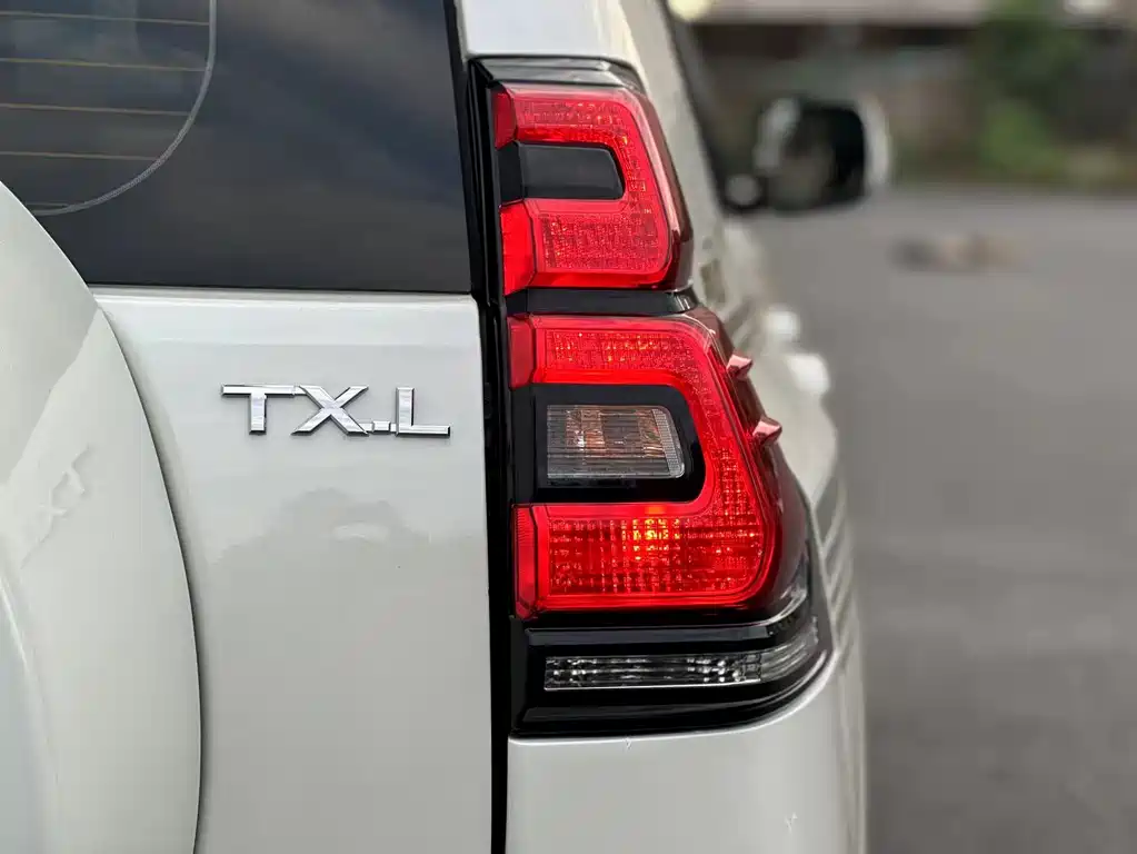 Toyota Prado 2018 — фото 19