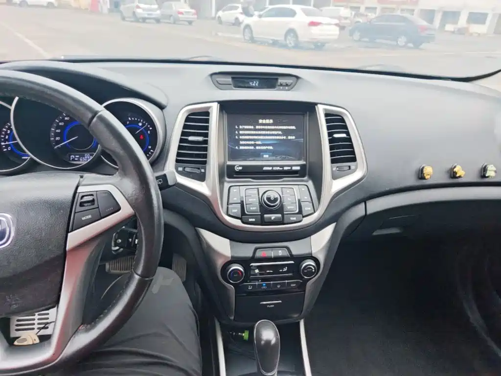 Changan Eado XT 2015 — фото 10