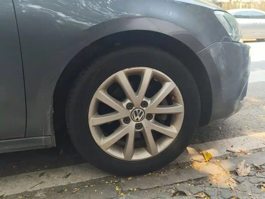 Volkswagen Sagitar 2013