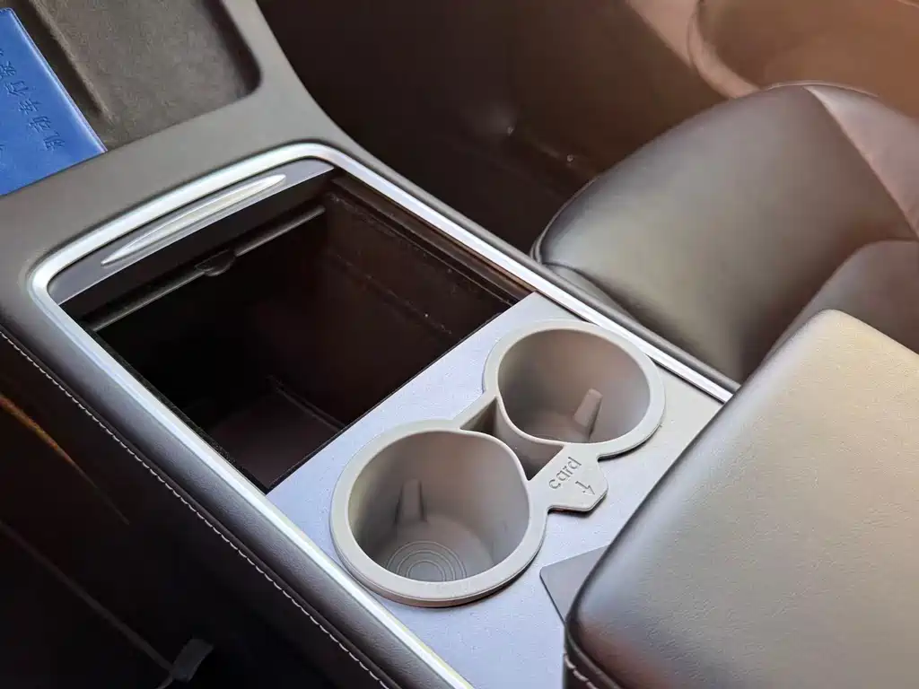 Tesla Model Y 2023 — фото 12