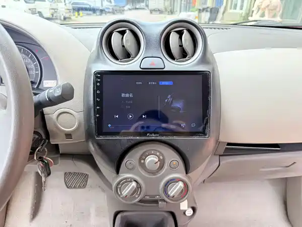 Nissan March 2013