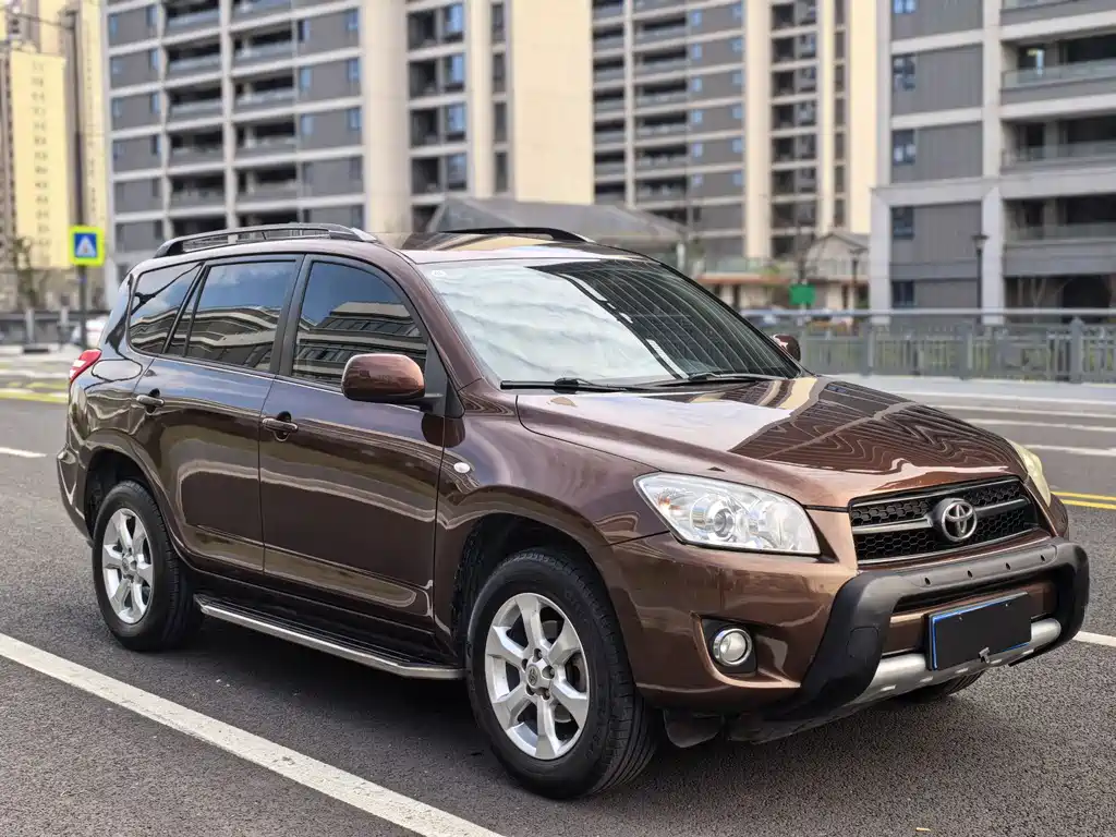 Toyota RAV4 2013 — фото 3
