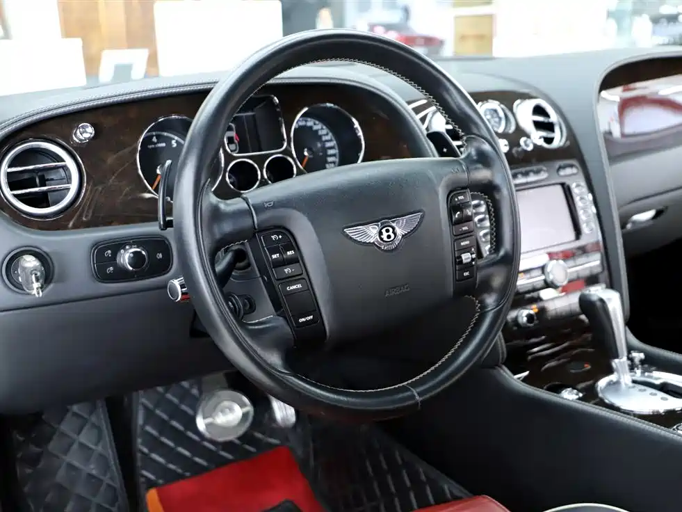 Bentley Continental 2010 — фото 12