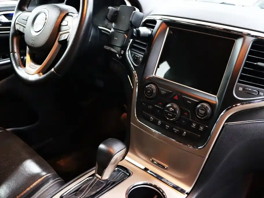 Jeep Grand Cherokee 2019 — фото 17