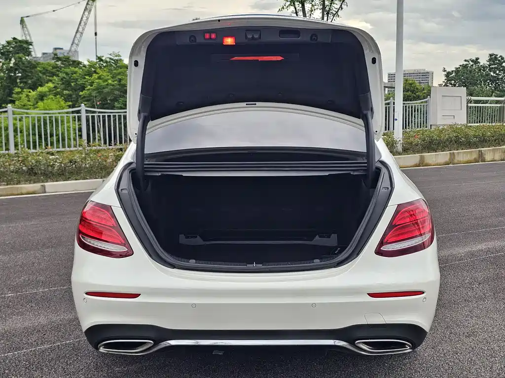 Mercedes-Benz E-Class 2019 — фото 13