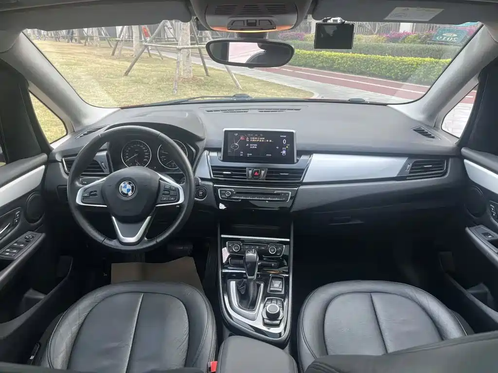 BMW 2 Series Station Wagon 2017 — фото 7