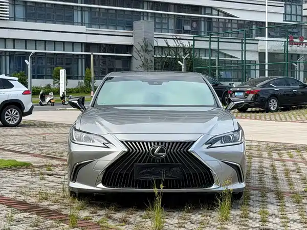 Lexus ES 2018