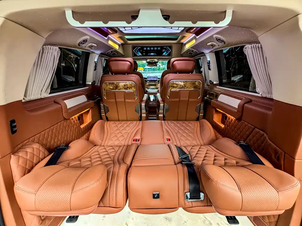 Mercedes-Benz V-Class 2023 — фото 33