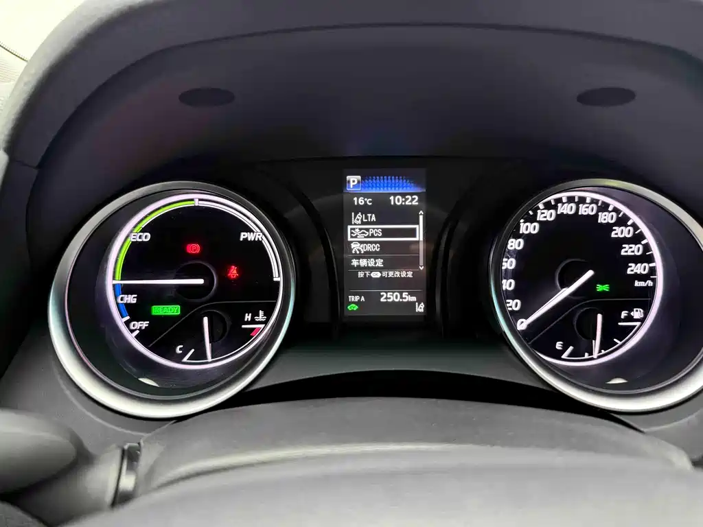 Toyota Camry 2023 — фото 13