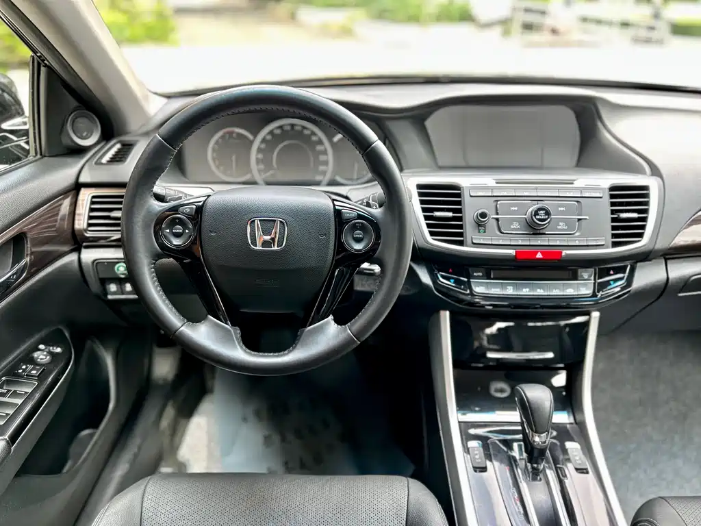 Honda Accord 2017 — фото 11