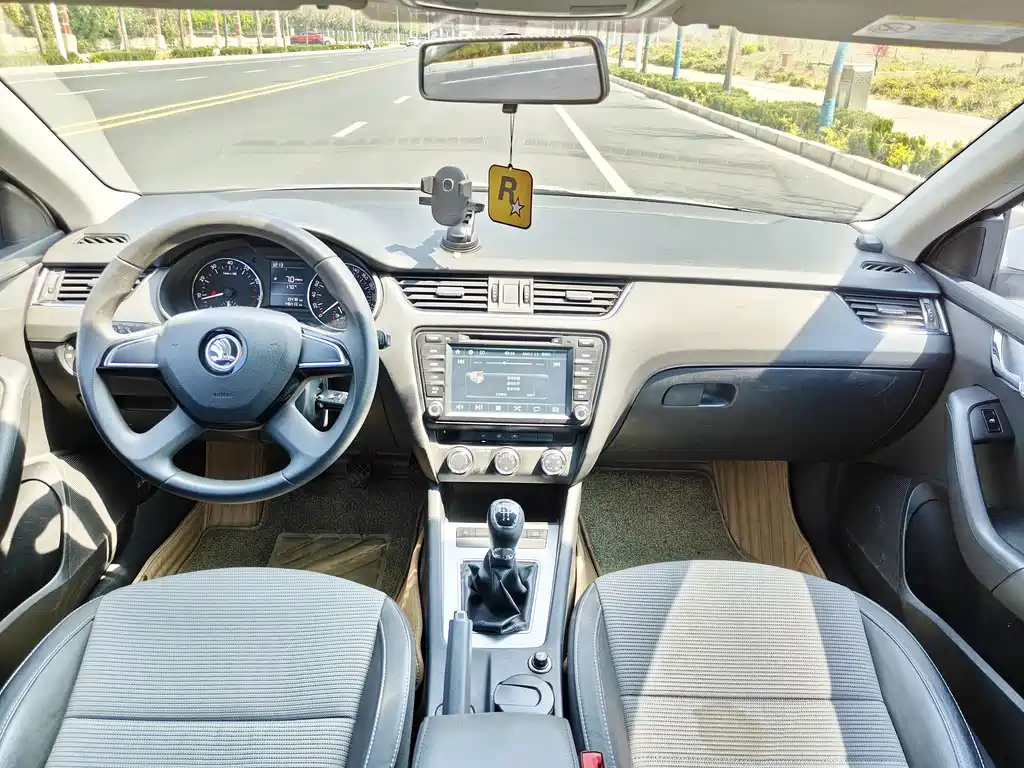 Skoda Octavia 2016 — фото 8