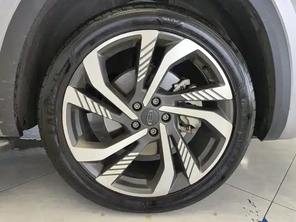 Geely Xingyue L 2023