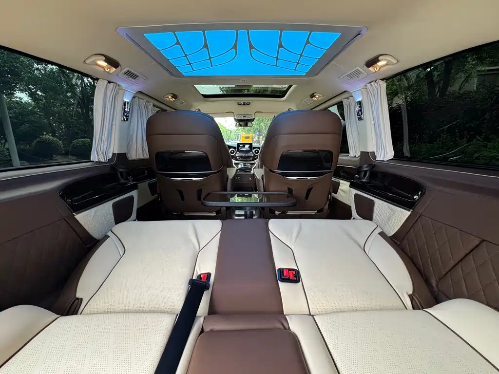Mercedes-Benz V-Class 2019 — фото 17