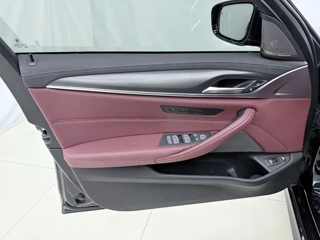 BMW 5 Series New Energy 2023 — фото 16