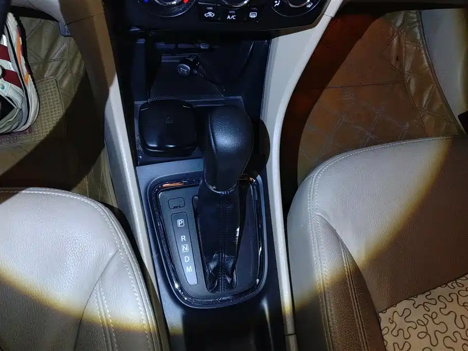 Suzuki Alivio 2015 — фото 15