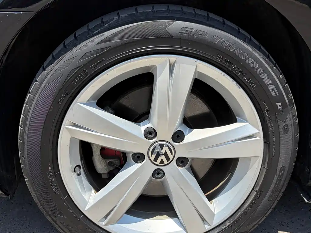 Volkswagen Passat 2015 — фото 16