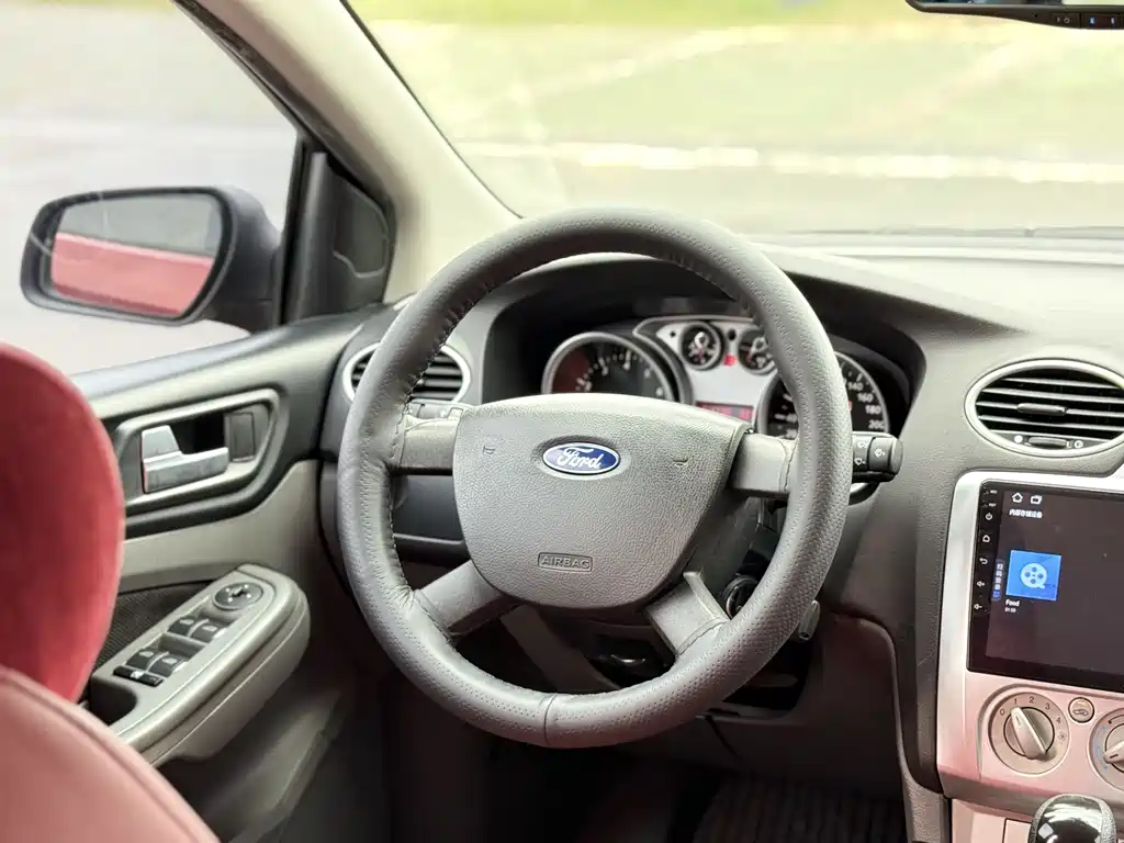 Ford Focus 2015 — фото 8