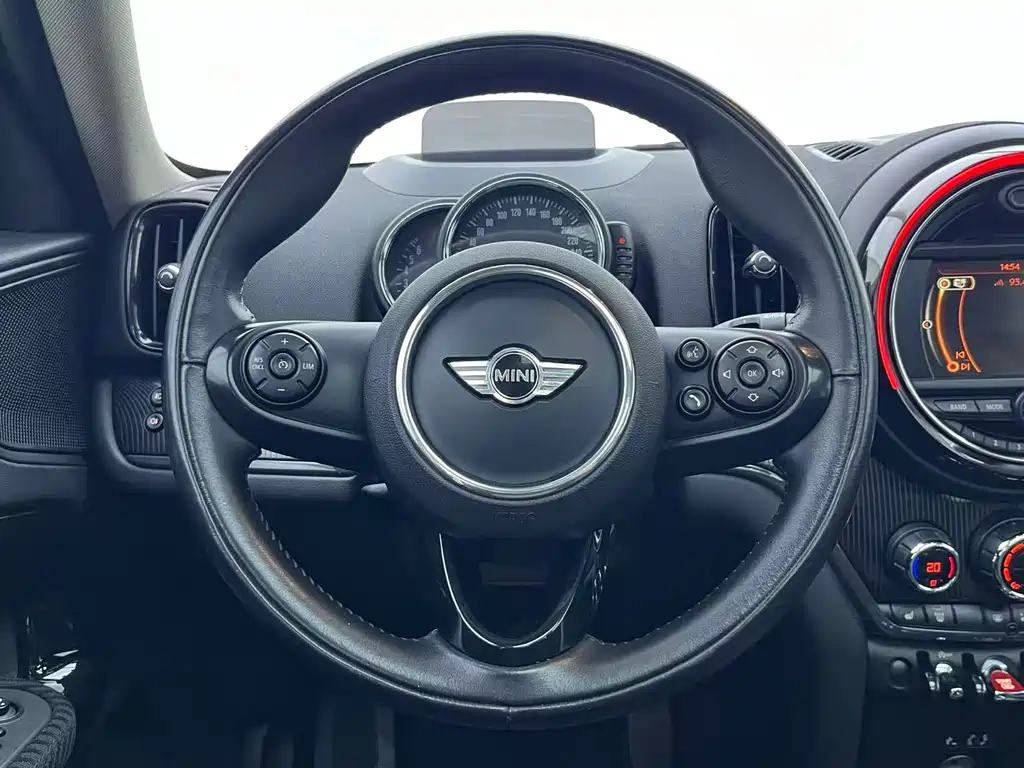 MINI Countryman 2018 — фото 15